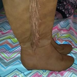 High boots with fringe